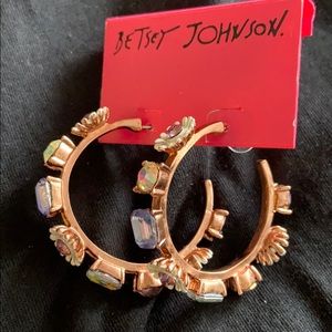 Betsey Johnson daisies and gemstones earrings